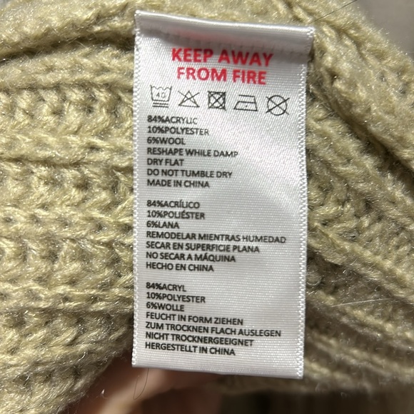 Never worn, beautiful beige sweater - Picture 3 of 3